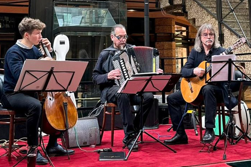 Celloguitar Celloguitar - Brunnthaler Duo mit Martin Schärtl